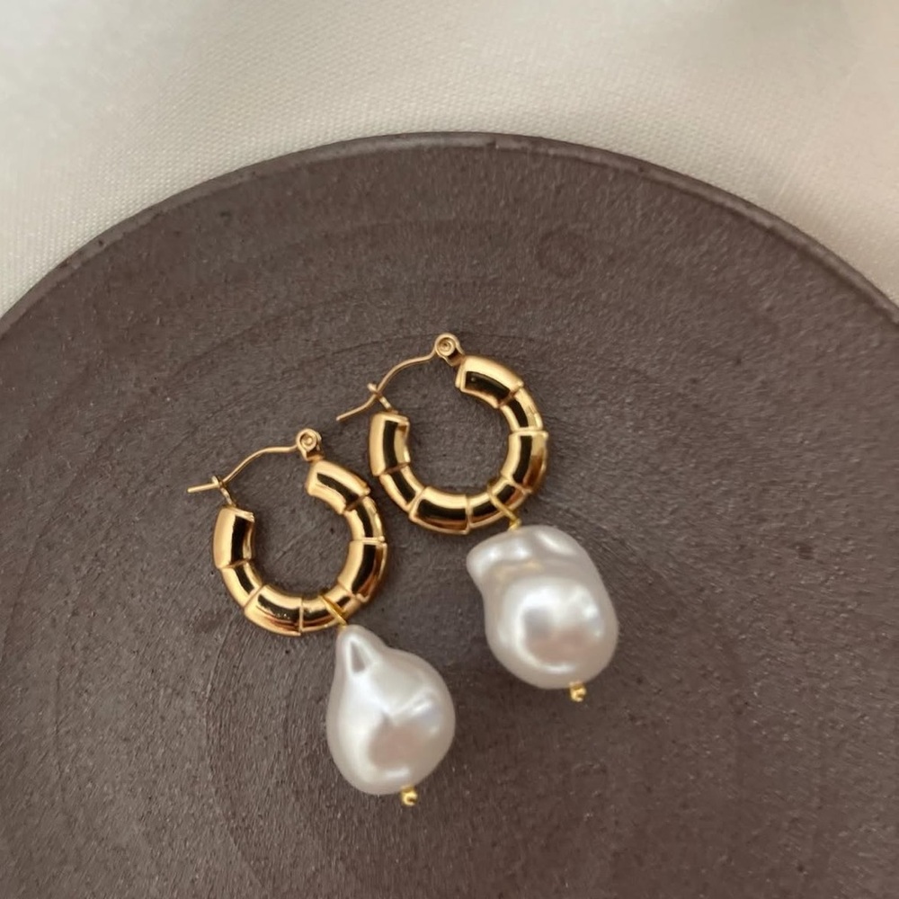 Elegant Gold and Pearl Hoop Earrings